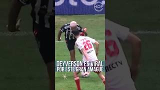 El amague de Deyverson contra Nacho Fernandez en el partido Atlético Mineiro vs River Plate 