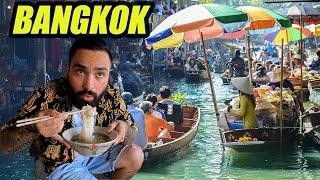 Traditional Thai Food at Floating Market in Bangkok, Thailand  (Damnoen Saduak)