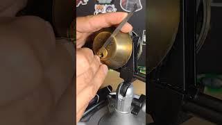 Picking a Schlage Deadbolt