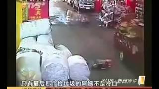 Yue Yue 2years old girl hit by car twice in China