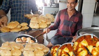 Jayesh Bhai Selling Cheapest Lunch Ever | LunchTime Rush For Aloo Puri | Indian Street Food