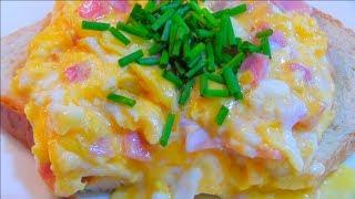 Scrambled Eggs with Cheddar and Ham on Toast Recipe