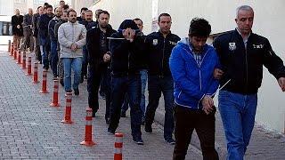 Türkiye'de binlerce kişi paralel devlet yapılanması iddiası ile gözaltına alınıyor