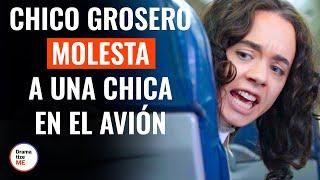 Chico Grosero Molesta a una Chica en el Avión | @DramatizeMeEspanol