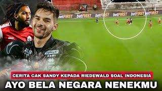 “Pamer Bendera Indonesia Usai Ketemu Walsh” Reaksi Riedewald Usai Digoda Walsh Untuk Gabung Timnas