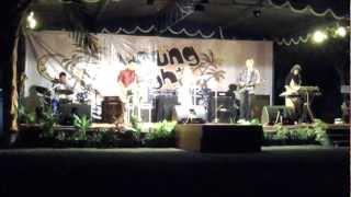 Sehari Tak Cukup Sekali (Tasya) by Mustika Maya Live @ Waung Night 2012