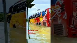 Bus Sempati Star Tronton menerobos Banjir Di Aceh