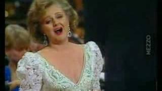 Edita GRUBEROVA sings "Dolina, dolina"