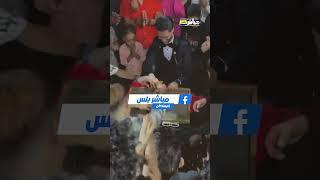 ساب العروسة وقعد يلعب .. أغرب هدية من أصحاب العريس في القاعة!