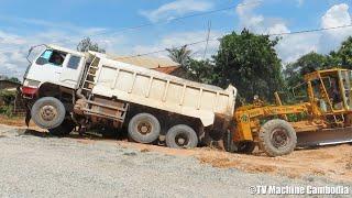 Hyundai Dump Truck 10 Wheels Stuck in Deep & Recovery Motor grader, Road roller