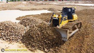 Bulldozer Clearing Gravel - SHANTUI Dh17c2 One of The Best Heavy Equipment