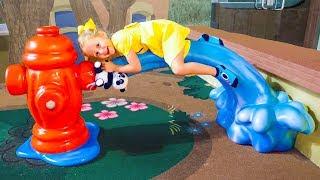 ВЛОГ: Настя играет в парке аттракционов в Дубаи - Amusement park IMG Worlds in Dubai