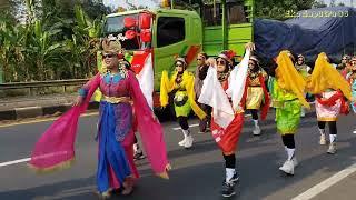 Rombongan Sintren Goyang Di Jalan