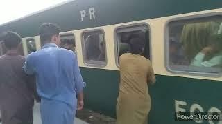 Millat Express || Arrival and departure of (18down) || Toba Tek Singh Railway Station.