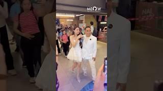 MC Quyền Linh dìu con gái Út vào sự kiện, khi cô bé còn rụt rè chưa tự tin trước đám đông