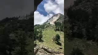 Heftiger Felssturz in Himalaya zerstört Brücke