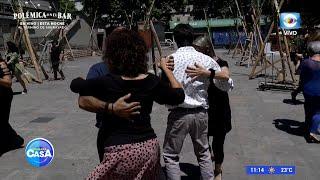 Milonga de los 300, y la orquesta de "Las Señoras" en la explanada de la Intendencia de Montevideo