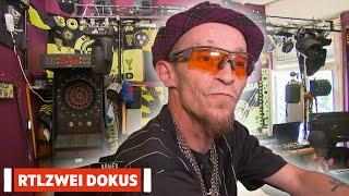 Hobby-DJ anstatt arbeiten zu gehen! | Armes Deutschland | RTLZWEI Dokus