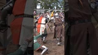 ️KNIGHT LOSES HELMET IN AXE FIGHT️ #knights #armoredcombat #buhurt