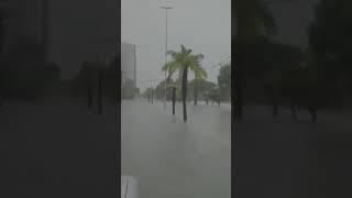 Avenida em Recife alagada com a força das chuvas