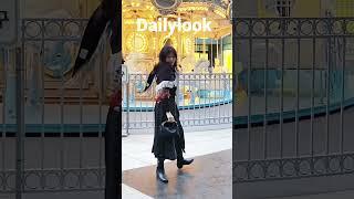 #dailylook 원피스 + 스키니진 + 미들부츠에 테슬 포인트가 있는 머플러와 미니백으로 마무리!! 반응좋으면 #쇼츠 계속 갑니다아:)