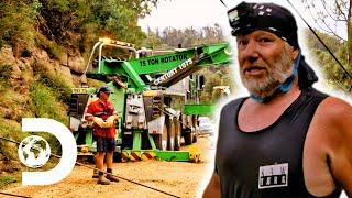 Crew Attempt To Rescue Crane Buried In The River | Heavy Tow Truck Drivers Down Under