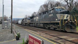 Norfolk Southern freight trains at Lewistown, PA (12/21/2023)
