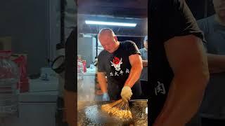 街头的烈火牛肉烟火气好足#路边摊美味