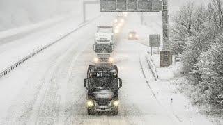 Neve e gelo sferzano Regno Unito e Germania