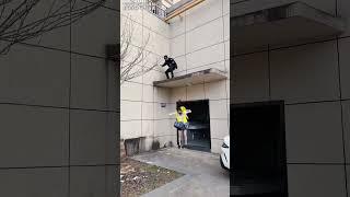 Security Guard Imitates Jackie Chan's Parkour, Passers-By Are Shocked#funny#challenge