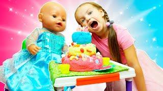 Baby Annabell doll has guests! Maya prepares Play-Doh food for friends.