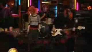 Paramore -  Misery Business live on Fuse