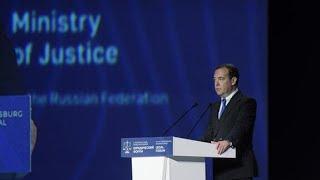 Дмитрий Медведев на форуме в Петербурге рассказывает об Украине и отношениях с Западом
