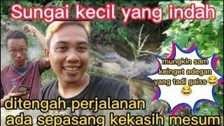 sungai kecil yang indah, ditengah perjalanan tak sengaja mlihat sepasang kekasih yang berbuat MESUM