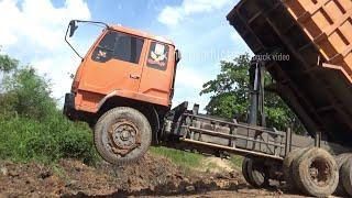 Fuso Oren ngamuk setelah mobilnya lolos dari tantangan maut