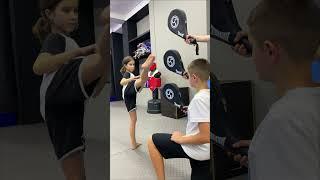 ENTRENAMIENTO DE TAEKWONDO/NIÑOS