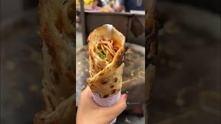 Sirf 50 Rs ki Double Egg Roll with Chowmein ️| Indian Street Food | @theepicuregirllll_ ️
