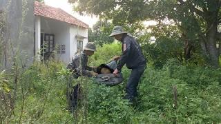 Two cleaners panic because of the horrors hidden inside the abandoned house