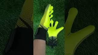 Professional Goal keeper Gloves with German contact latex.