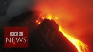 Indonesia volcano: Thousands flee - BBC News