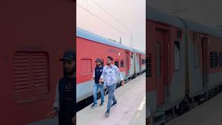 Railway Station Par Seat Ki Ladai #shorts #ytshorts #youtubeshorts #railway #train #railwaystation