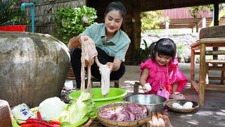 Cute chef Siv chhee help Mom cooking - Mother and children cooking