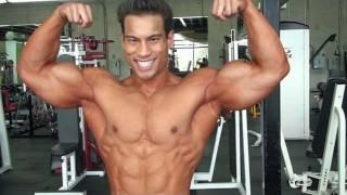 Bodybuilders Tuan Tran, Cleveland Thomas train biceps, triceps