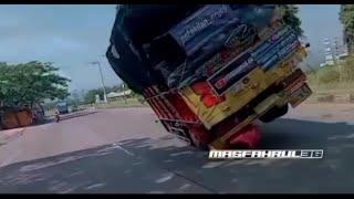 TRUK OLENG PARAH NGANGKAT