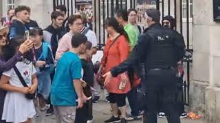 Get your child back armed police officer tell tourist parents #thekingsguard