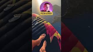 Мужик переобулся на параплане друга! #shorts