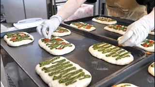 베이컨 반죽으로 만드는 피자빵? 베이컨이 통으로 들어가는 바질 피자빵 Basil pizza bread made from bacon dough - Korean street food