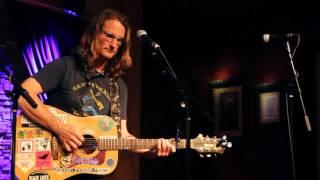 Fred Gillen JR performs Hallelujah at The Hard Rock