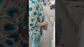 Здесь на пляжах купальники не ,,канают,,Надо заворачиваться в полотенце