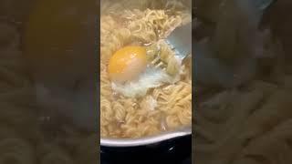 Cooking egg yolk without breaking it#asmr